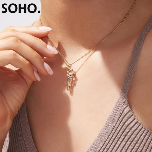 SOHO Hug Necklace